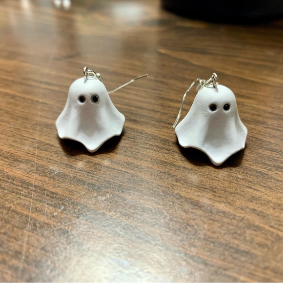 Ceramic-like Mini Ghost Dangle Earrings - Picture 7 of 7